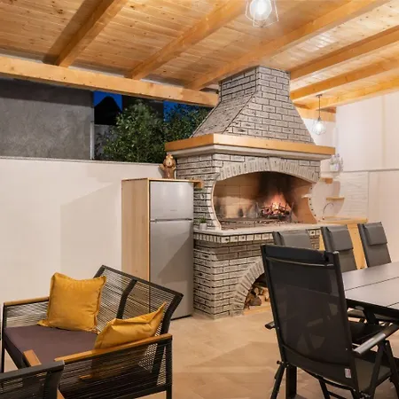 Lux 2 Apartamento *