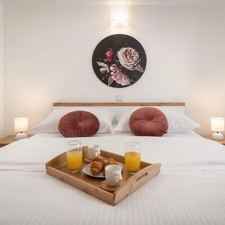 Lux 2 - Heated Pool Apartment Marina