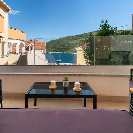 Lux 2 - Heated Pool *