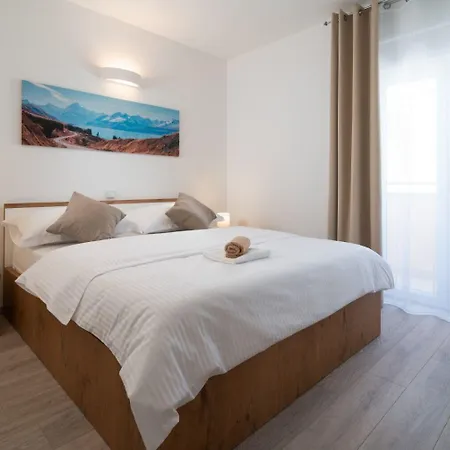 Apartment Lux 2 - Heated Pool
