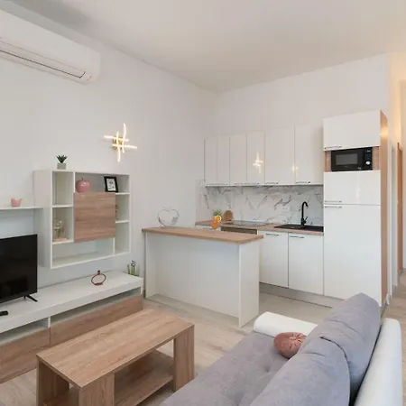 Lux 2 Apartamento Marina (Bossoglina)
