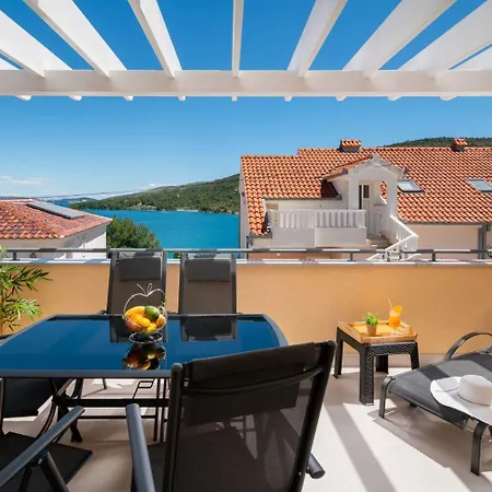Apartment Lux 2 - Heated Pool *