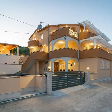 Apartment Lux 2 - Heated Pool *
