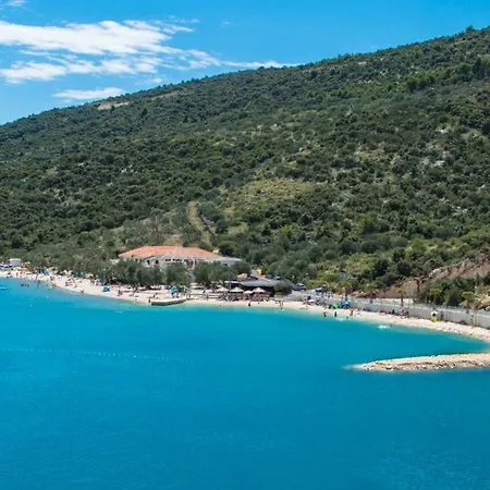 Lux 2 - Heated Pool Apartman