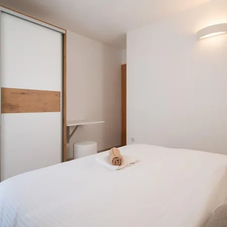 Lux 2 - Heated Pool * Marina