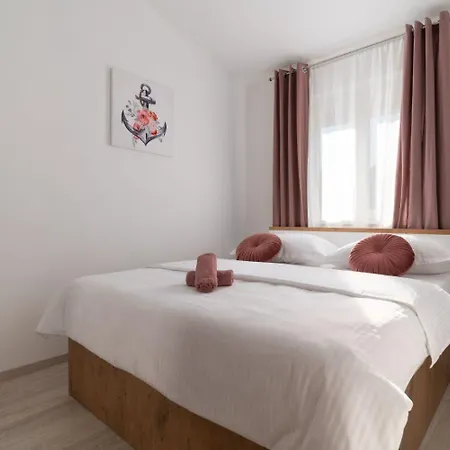 Apartman Lux 2 - Heated Pool *