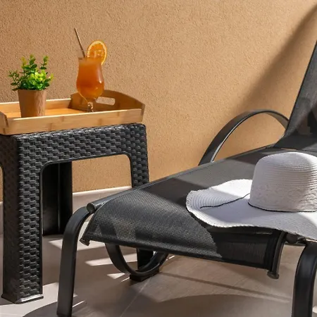 Lux 2 - Heated Pool