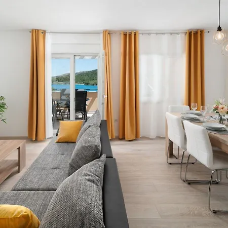 Lux 2 - Heated Pool Apartman